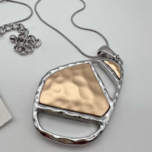 NWT Chico’s Textured Flip Metal Pendant Reversible Necklace Two Tone Gold Silver - Picture 3 of 6